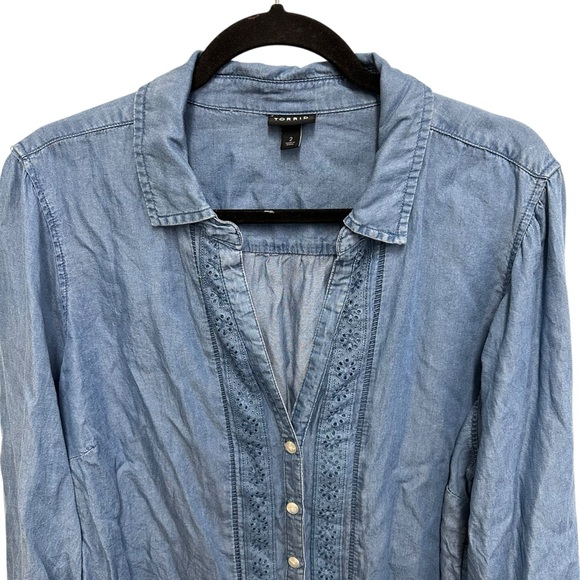 Torrid blue Tencel pintuck long sleeve chambray button down blouse 2X - Picture 7 of 16